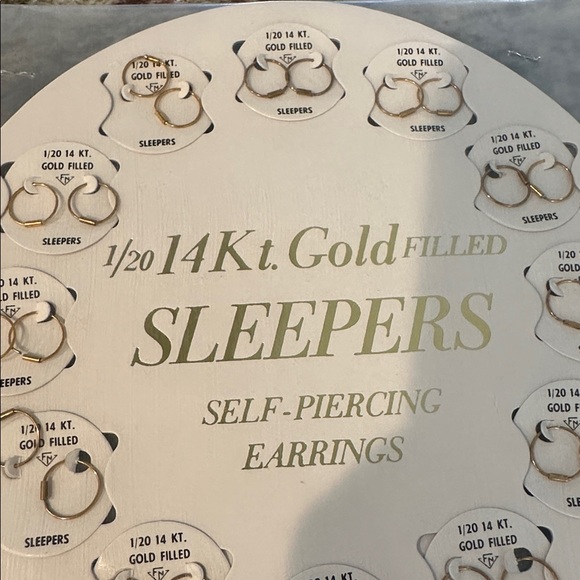 1 SET, 1/20 14kt gold-filled self piercing earrings for easy home self-piercing. - Picture 2 of 3